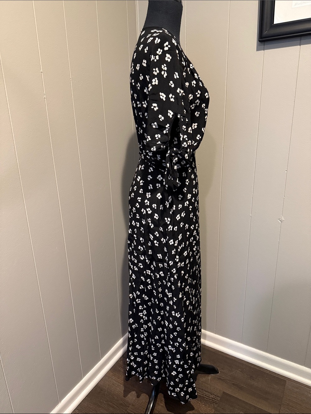 B45 Seraphine Women’s 8 Black and White Floral Wrap Maxi - Picture 2 of 8
